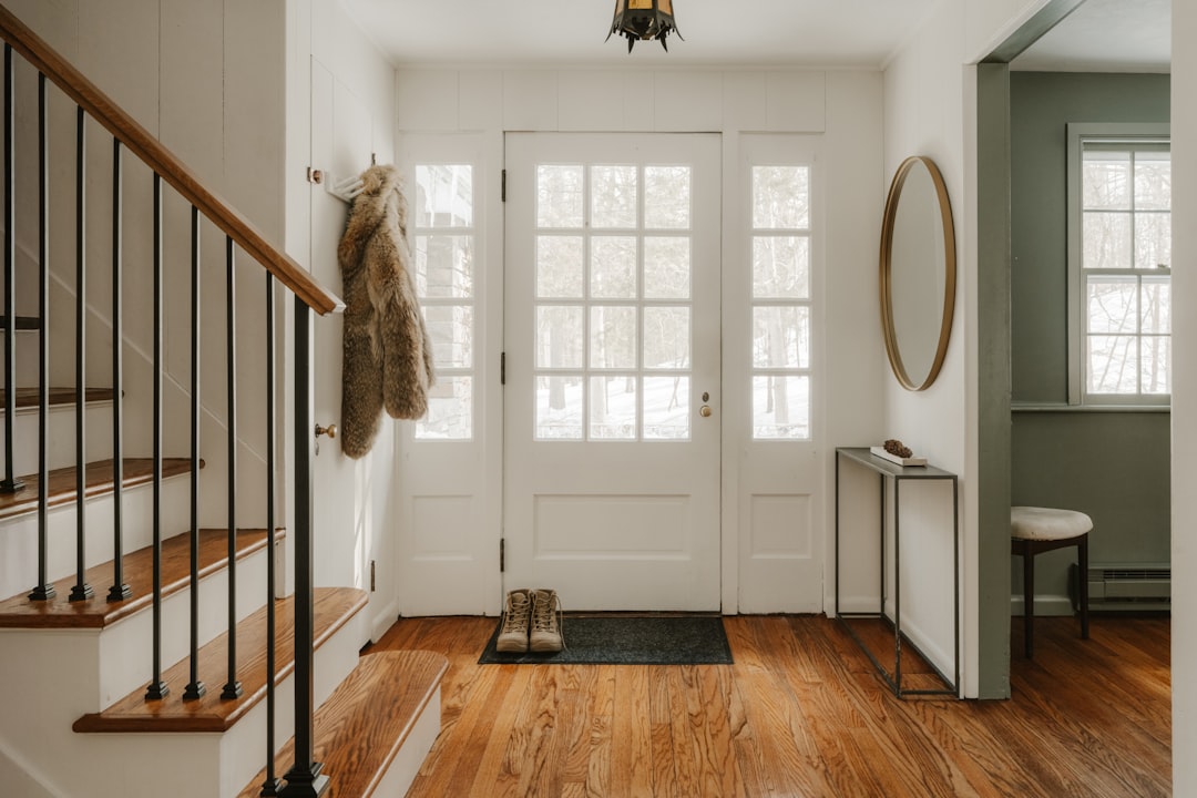 A clean and inviting entryway with stylish decor, featuring organized storage solutions and a welcoming atmosphere.