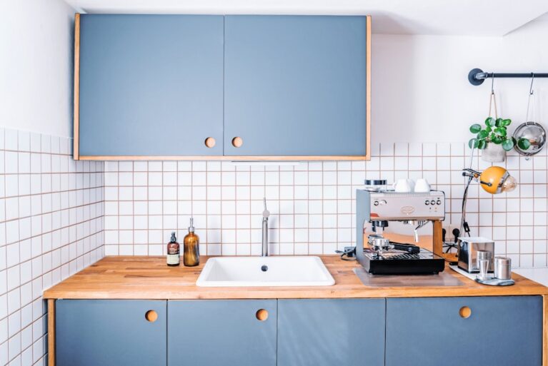 Smart Ways to Organize a Small Apartment Kitchen